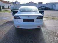 Tesla-Model 3 detalhes 1