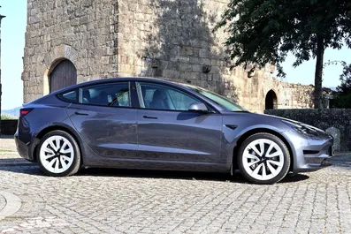 Tesla-Model 3