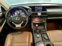 Lexus-IS 300H detalhes 1