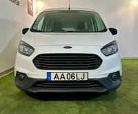 Ford-Transit Courier detalhes 1