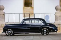 Mercedes-Benz-300 detalhes 2